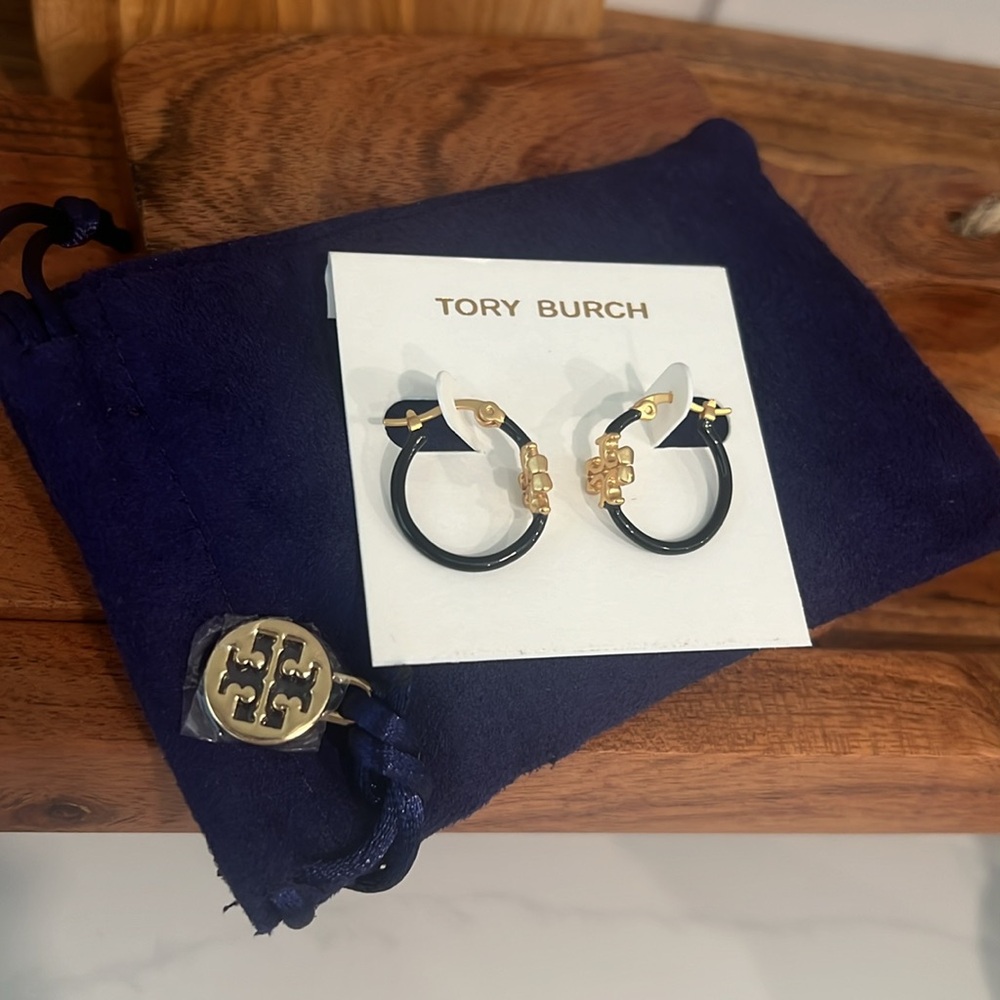 Tory Burch Small Hoop. - Picture 15 of 16